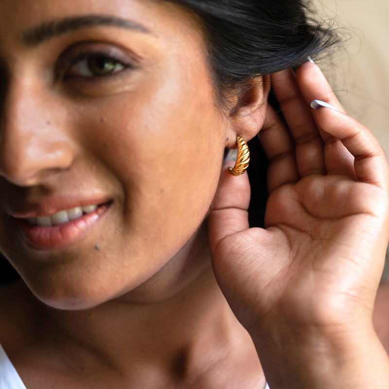 BUN EARRINGS - GOLD