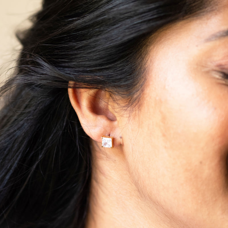 PRINCESS STUD EARRINGS - GOLD